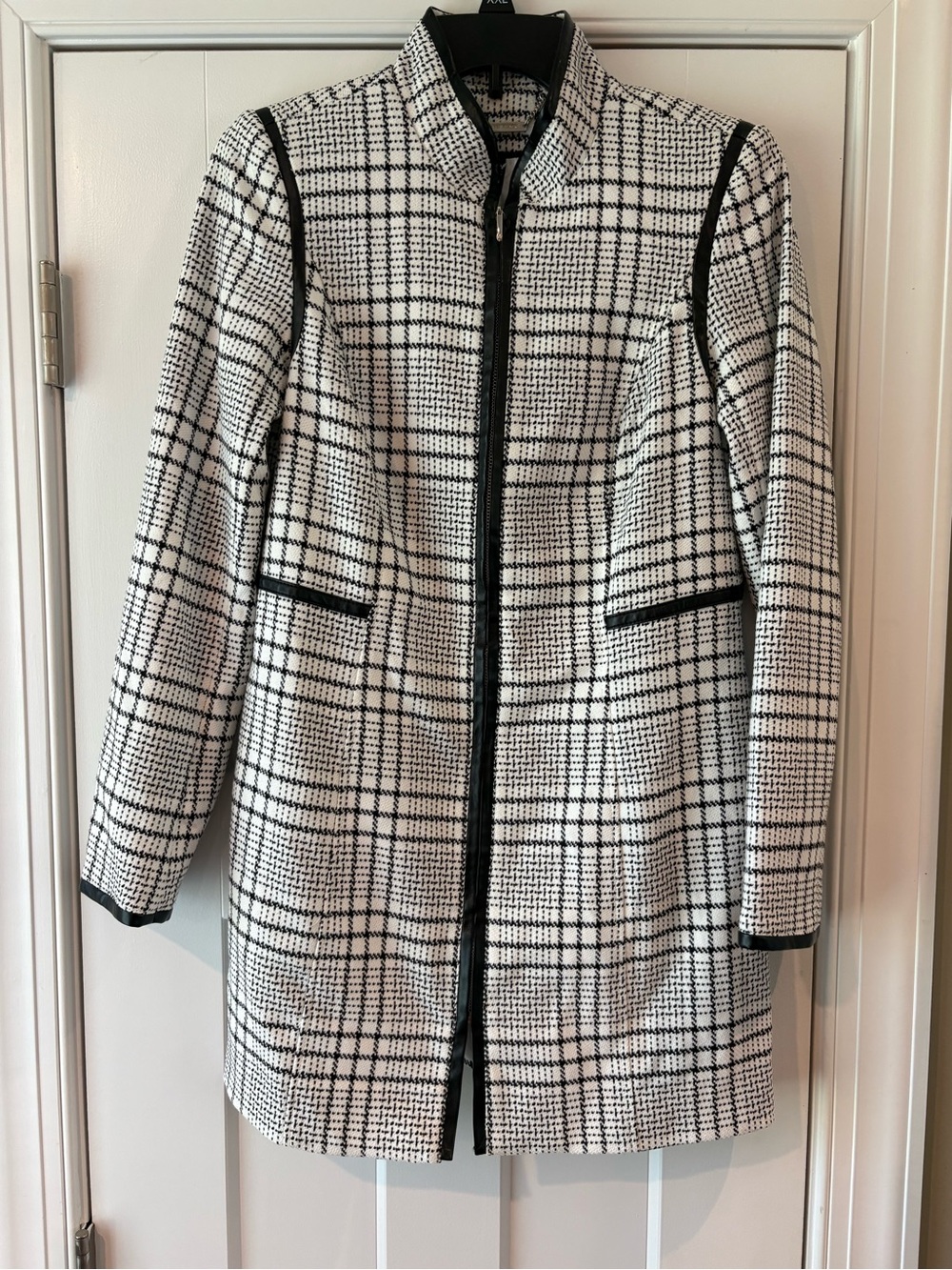 White House Black Market Black & White Plaid Zip-Front Coat